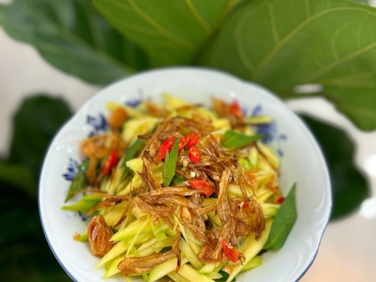 Gỏi Xoài Cá Cơm