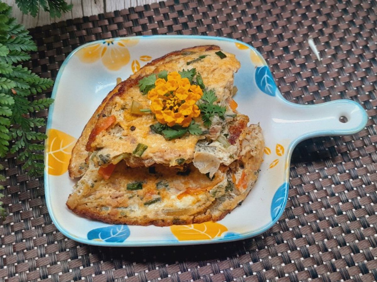Trứng chiên thịt và rau củ