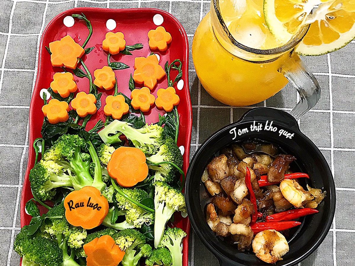 Rau luộc + tôm thịt kho quẹt