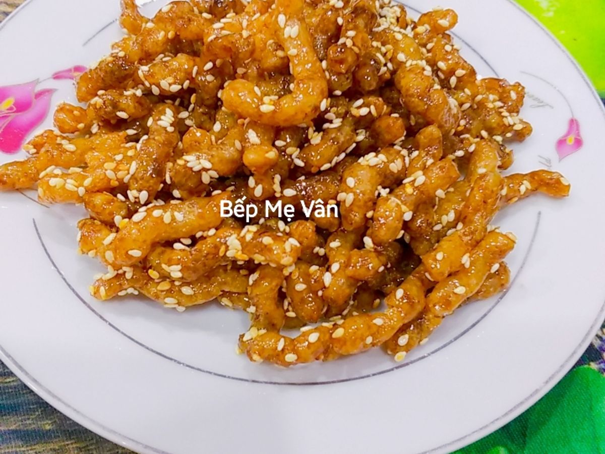 Bóng cá chay chiên giòn mè rang