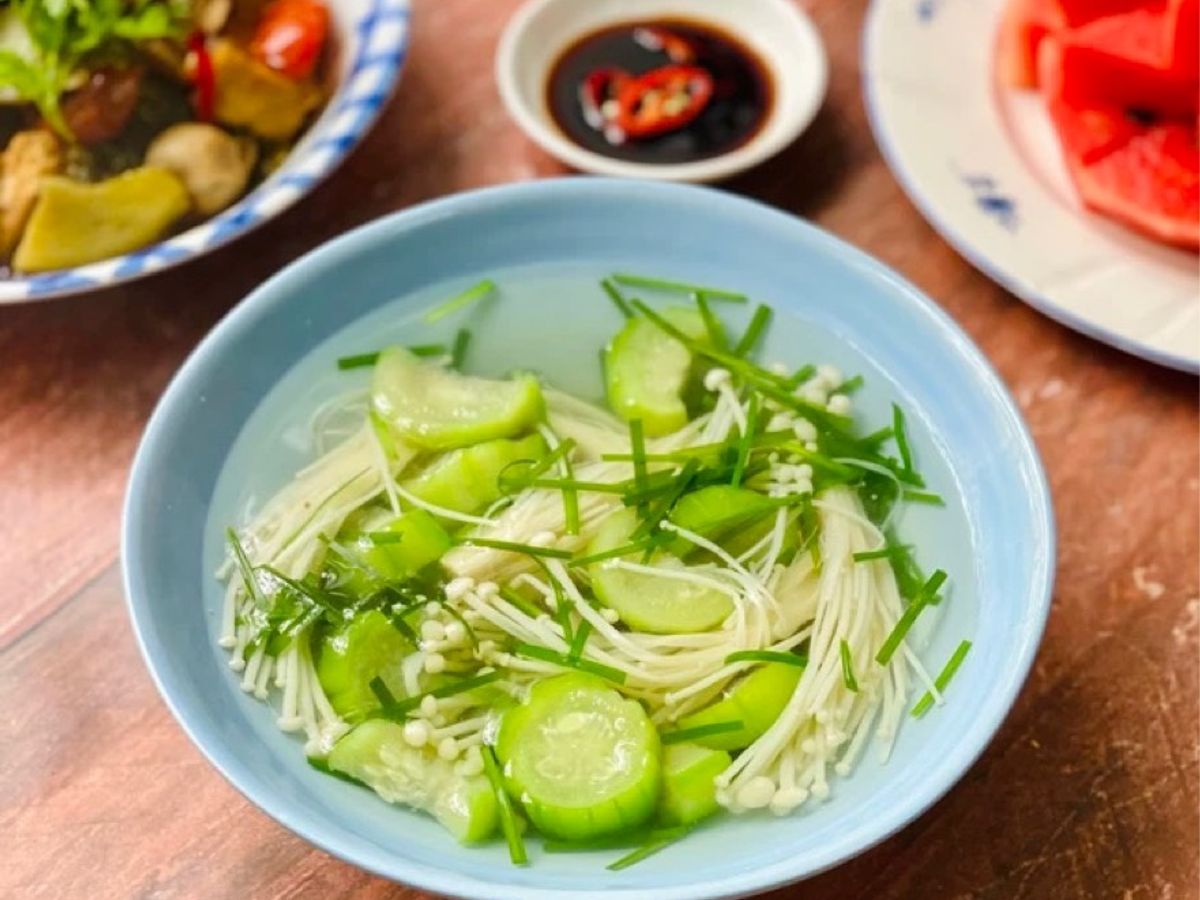 Canh Mướp Nấu Nấm Kim Châm