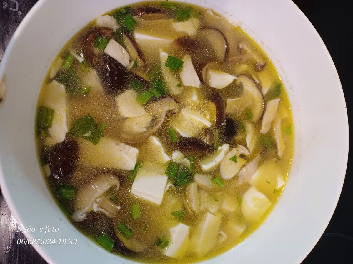 Canh đậu làng Mơ nấu nấm tươi