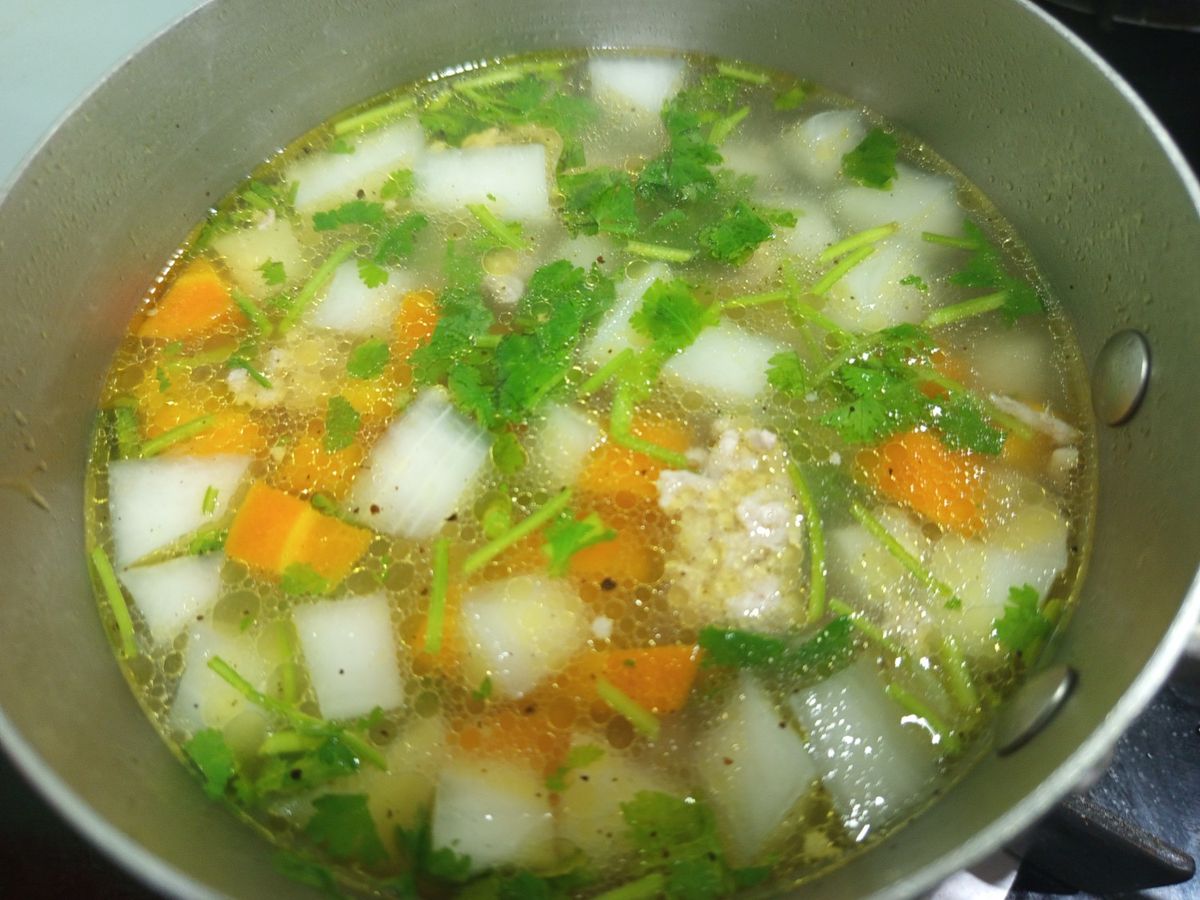 Canh củ cải cà rốt thịt băm
