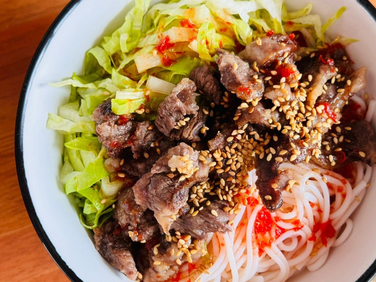 Bún Trộn Bò Ủ Áp Chảo & Xà Lách Romaine
