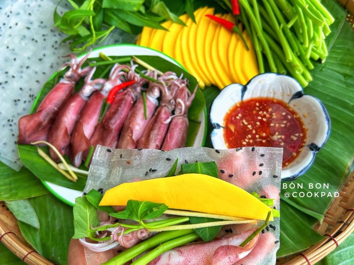 Mực Hấp Cuốn Bánh Tráng