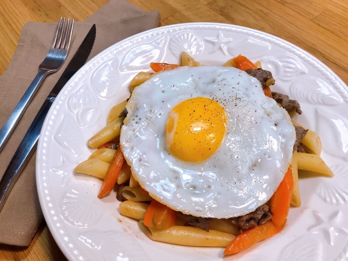 Nui Trộn Cà Rốt & Bò Xào Kèm Trứng Ốp La 🍳
