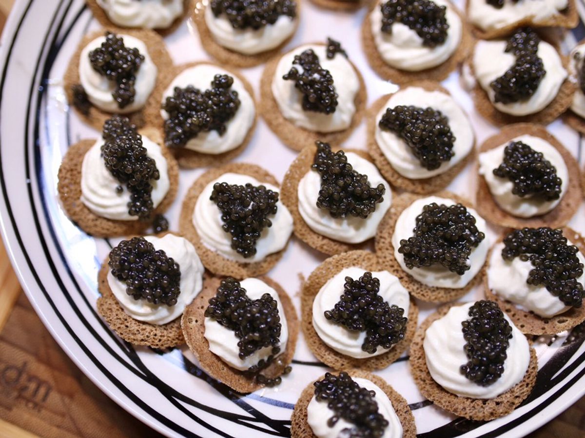 Galette Kiều Mạch Kem Tươi & Trứng Cá Tầm (Caviar) Muối
