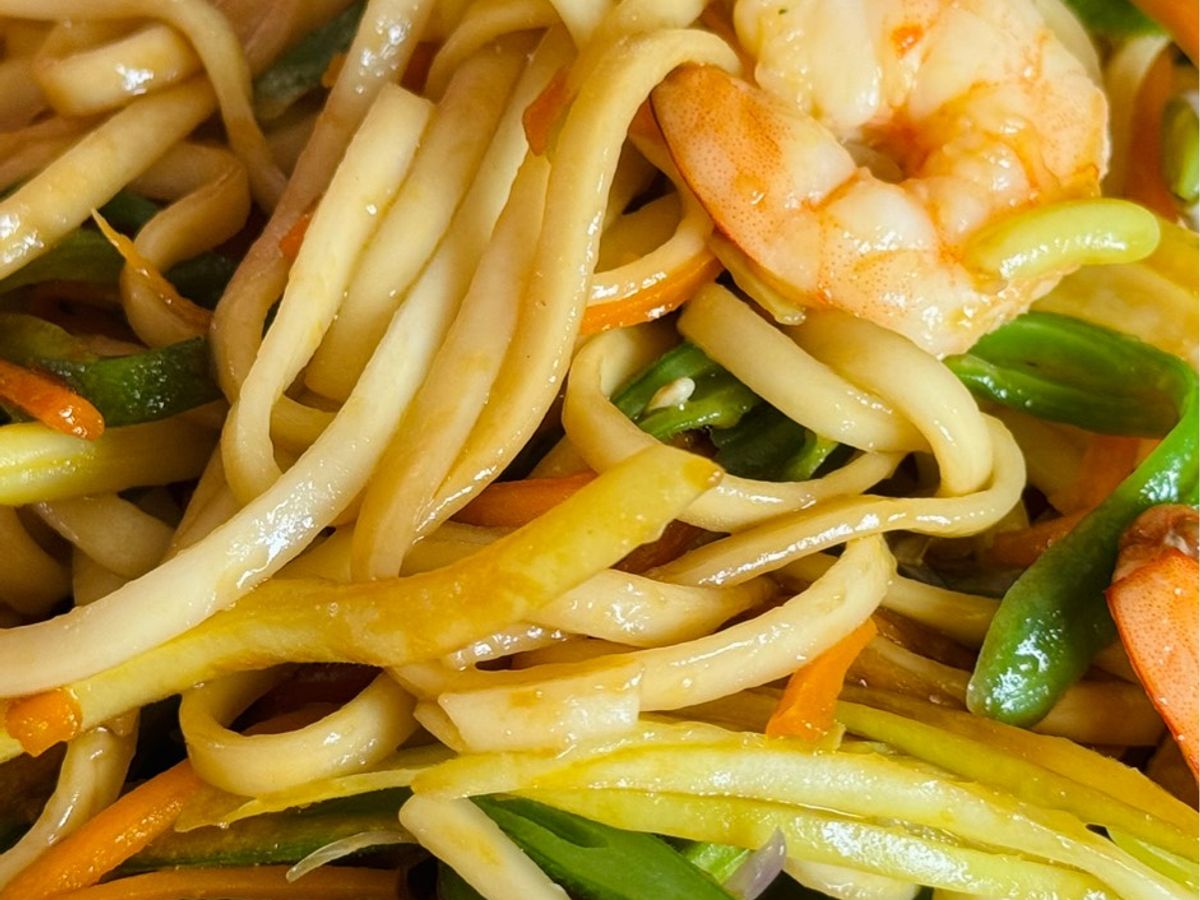 Mì Udon Khô Xào Tôm, Đậu Que & Cà Rốt