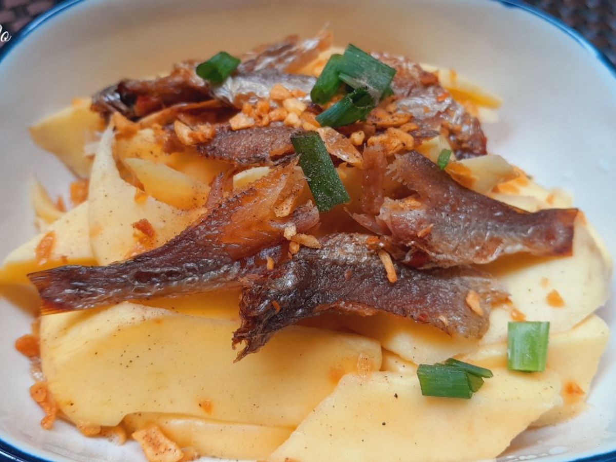 Xoài trộn cá khô