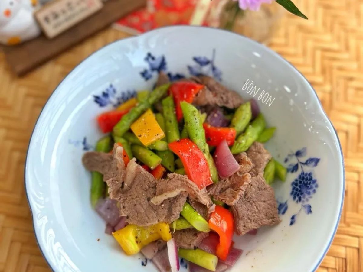 Thịt Bò Xào Măng Tây, Ớt Chuông