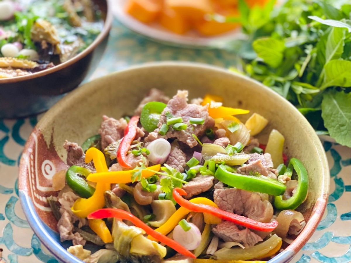 Thịt Heo Rừng Xào Cải Chua Ớt Chuông