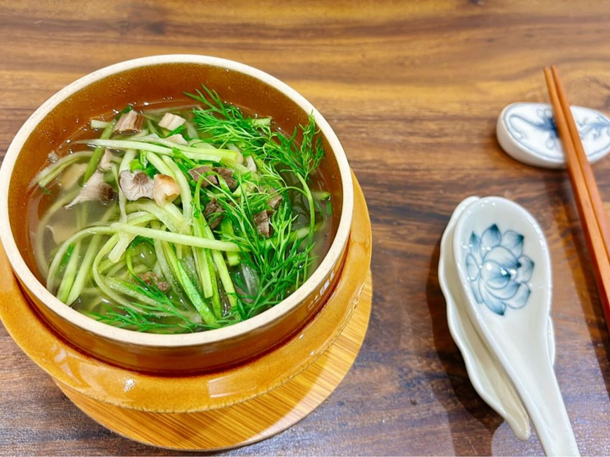 Canh bầu nấu nấm lộc nhung