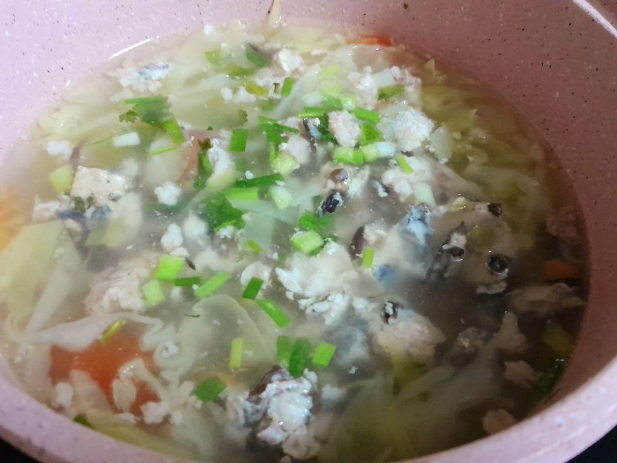 Canh bắp cải nấu thịt mộc nhĩ