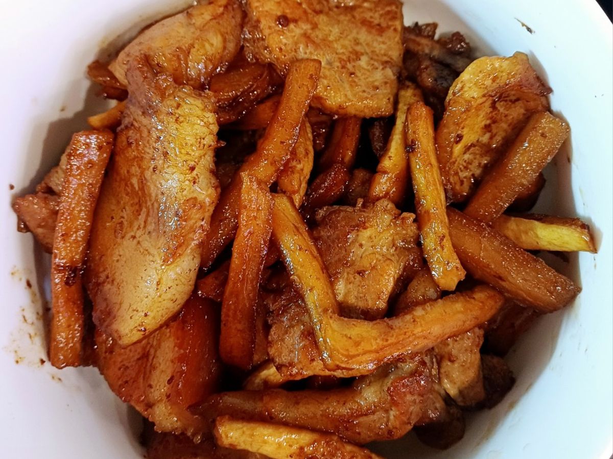 Thịt rim củ cải khô