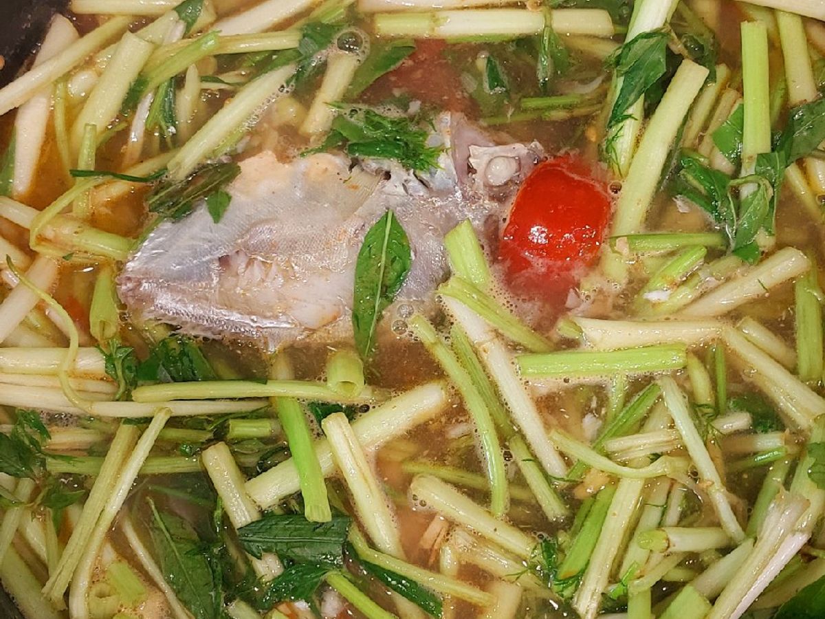 Cá ót nấu rau cần