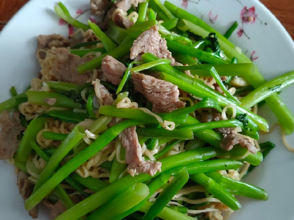 Mì xào bò,cần nước