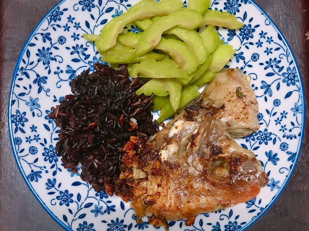 Eatclean - Cá diêu hồng chiên + khổ qua luộc + cơm gạo lứt