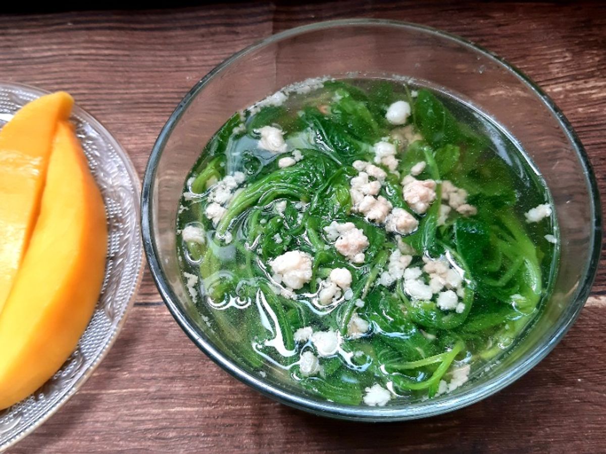 Thịt băm rang nấu canh cải con
