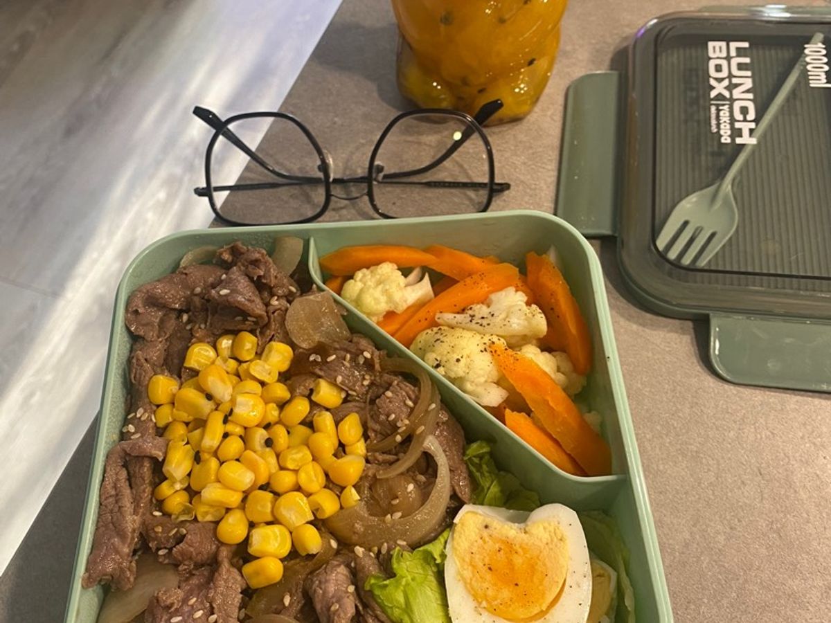 Bento box 15: cơm bò & bắp