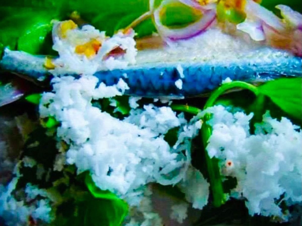 Gỏi Cá Trích Cuộn Bánh Tráng