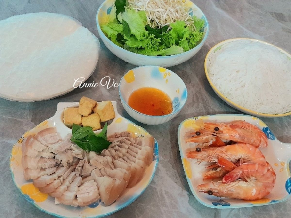 Tôm thịt cuốn bánh tráng