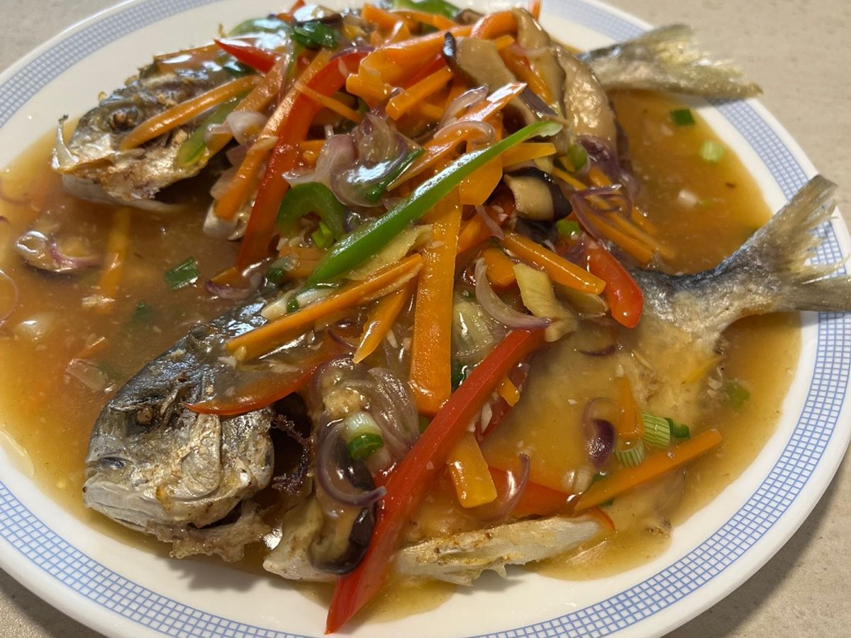 Cá chim chiên sốt rau củ