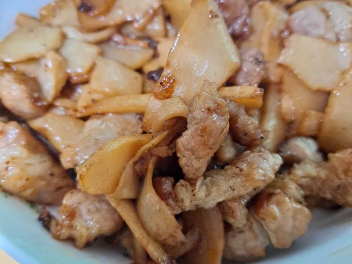 Măng chua xào thịt heo(lợn)