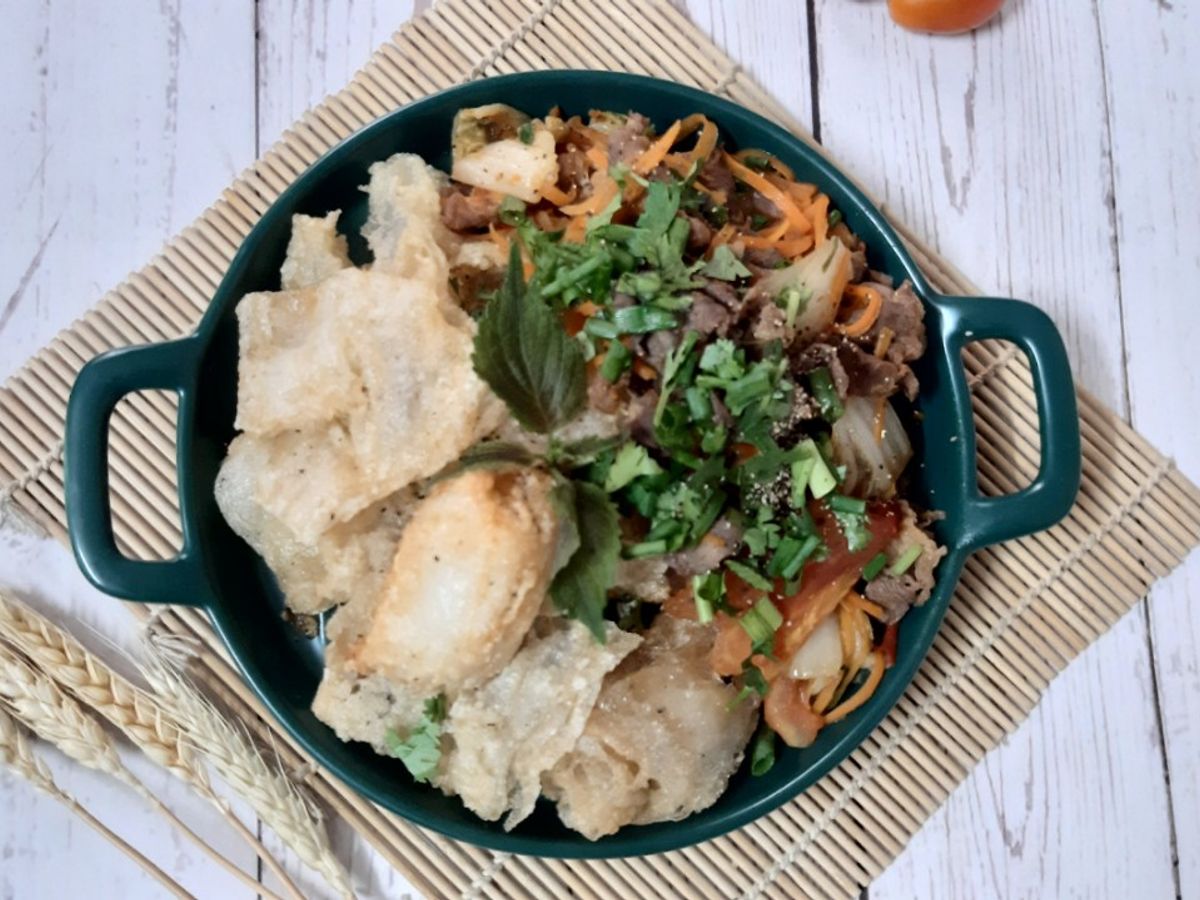 Mì lá tươi chiên sốt bò xào