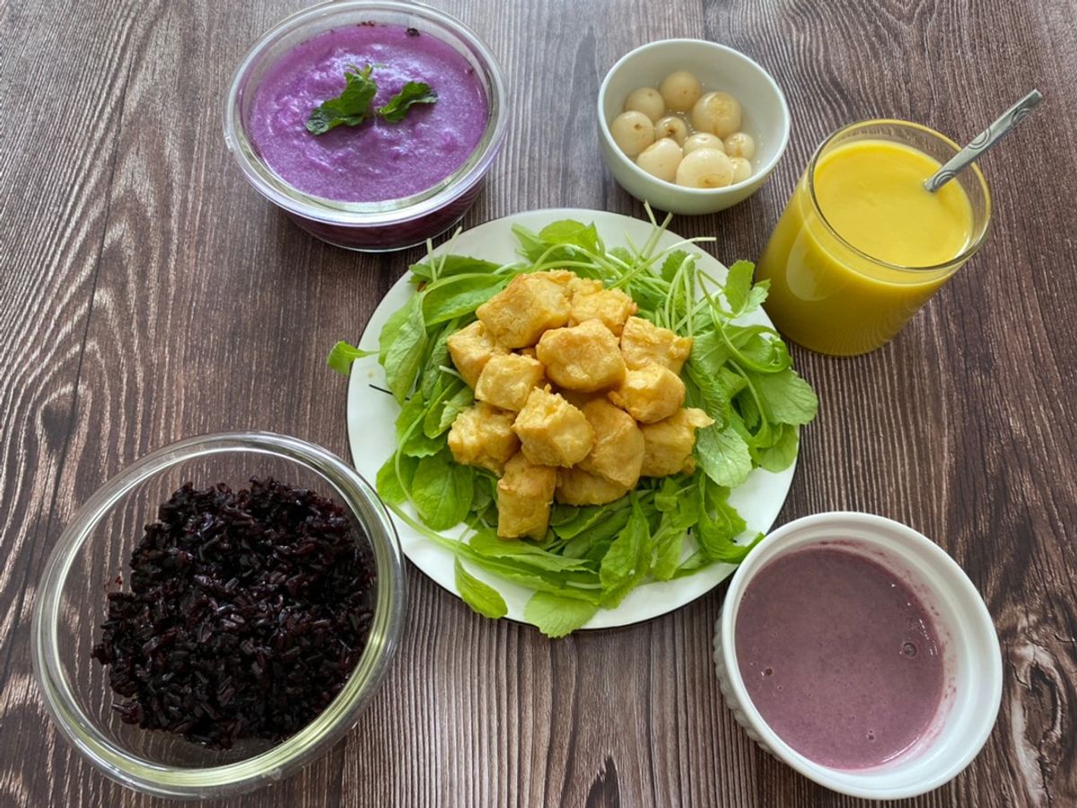 Mâm cơm suýt chay
