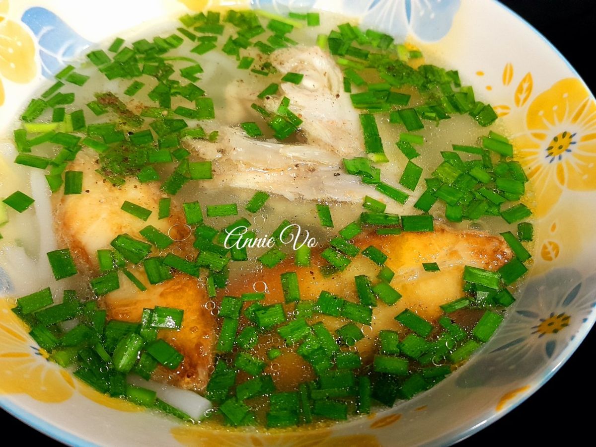 Bánh canh hẹ nấu cá