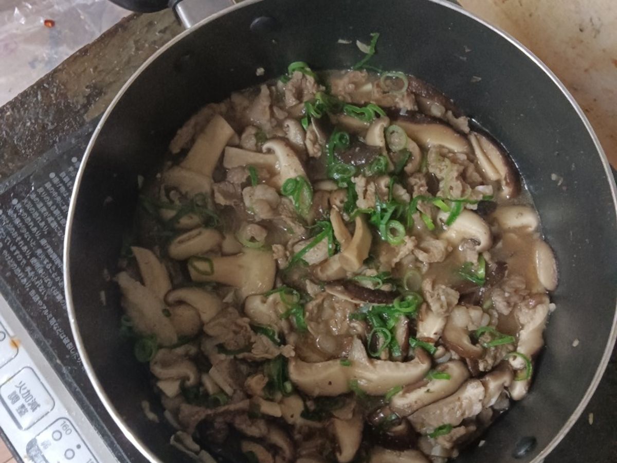 Thịt nạc đùi lợn nấu với nấm hương