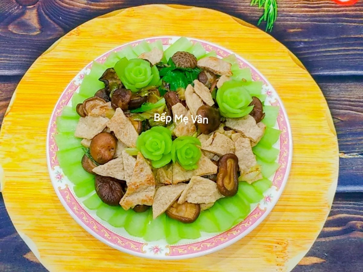 Cải thìa sốt nấm đông cô và sườn gà chay