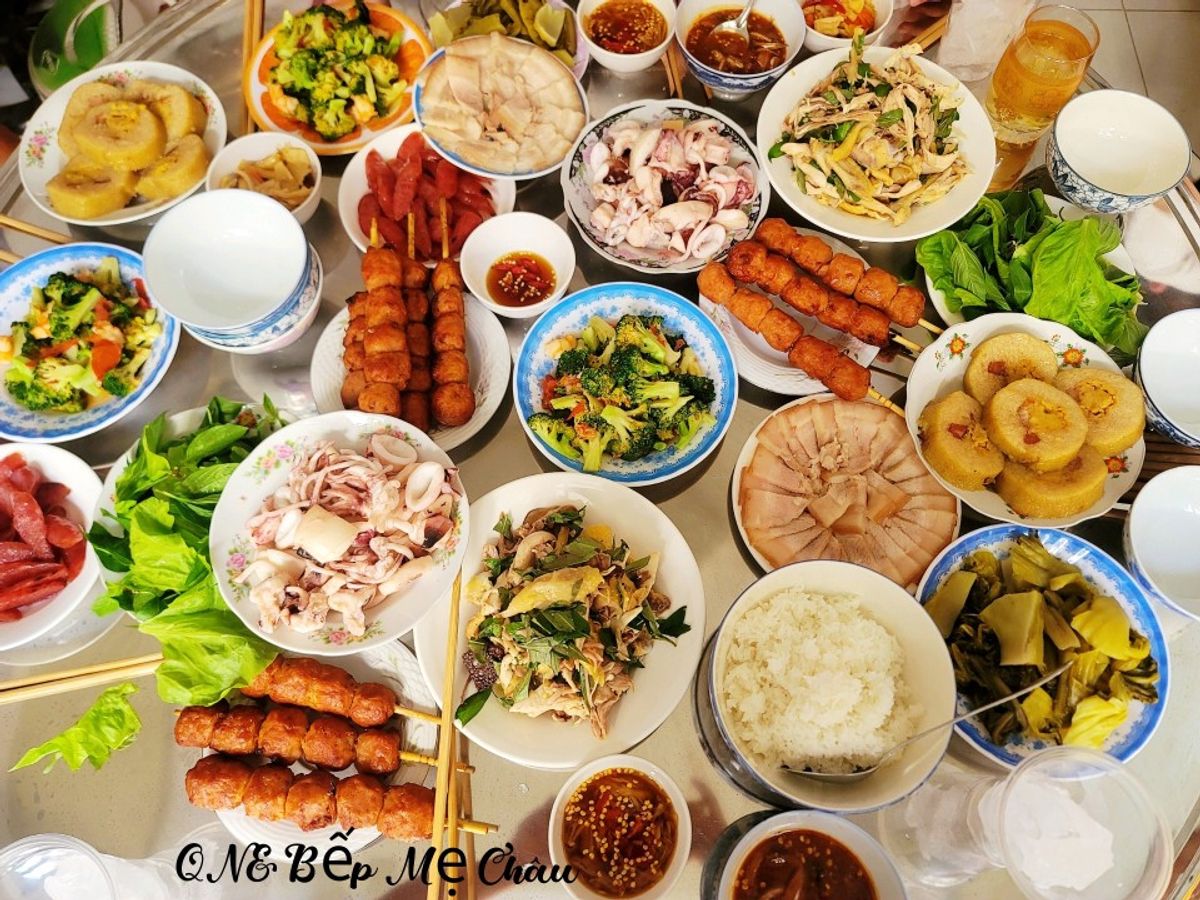 Mâm cơm ngày Tết