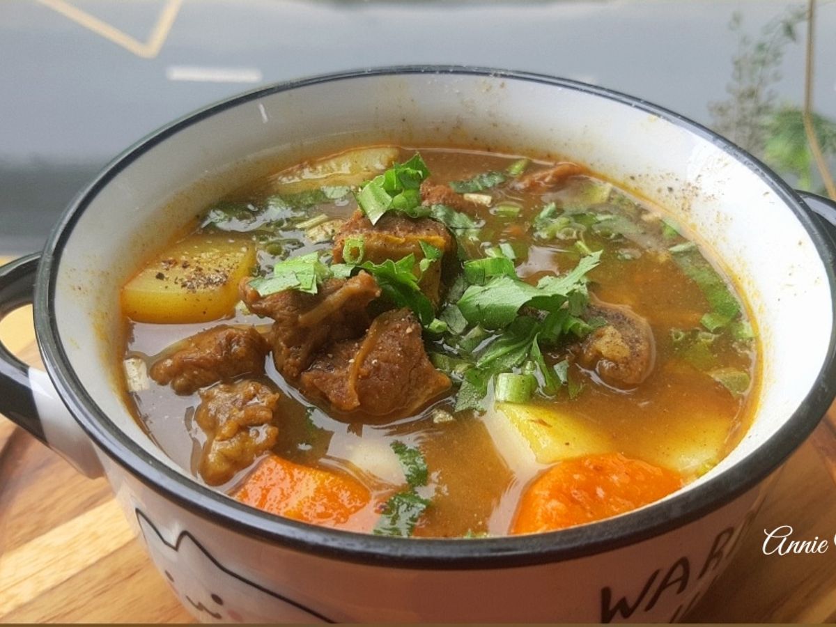 Bò kho dùng với mì lá tươi