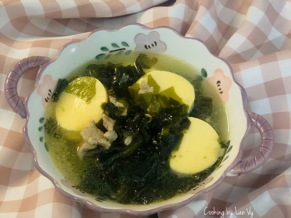 Canh rong biển đậu hũ trứng thịt heo