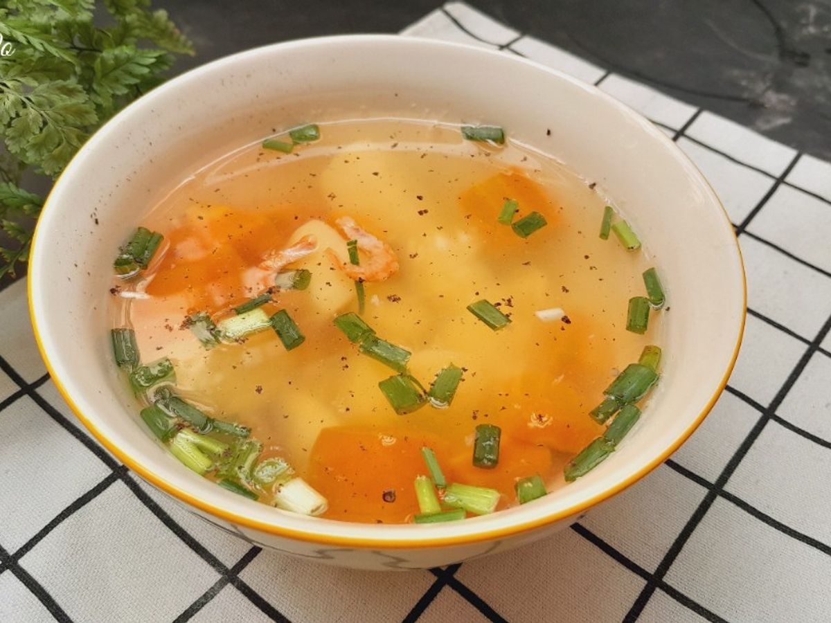 Canh khoai tây cà rốt nấu tôm khô