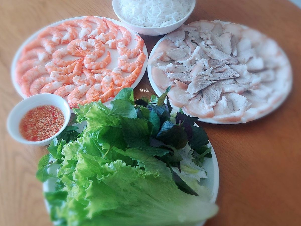Bánh TRÁNG cuốn tôm thịt