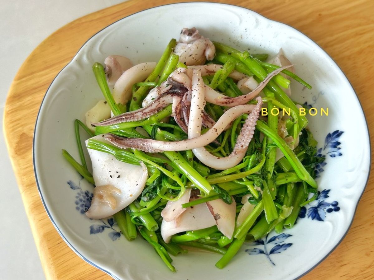 Mực Xào Chao Rau Muống