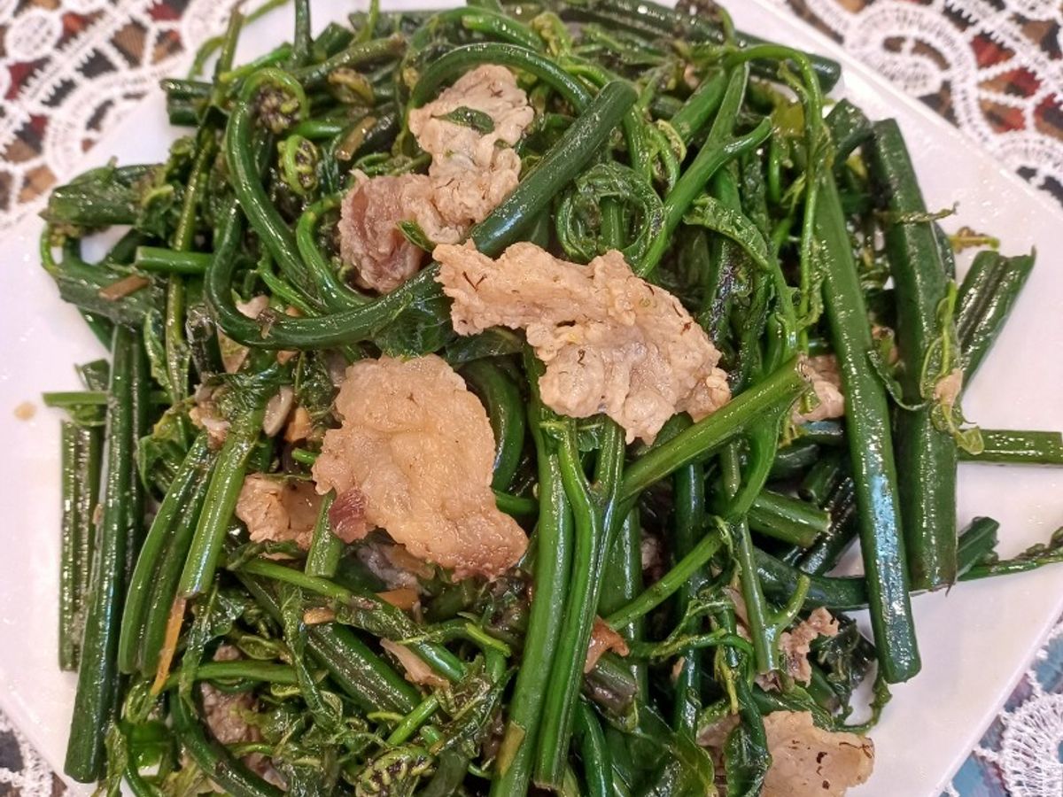 Rau dớn xào tóp mỡ