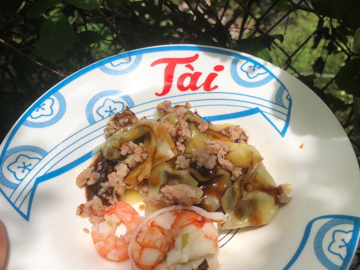 Hoàn thánh tôm thịt sốt tỏi tương