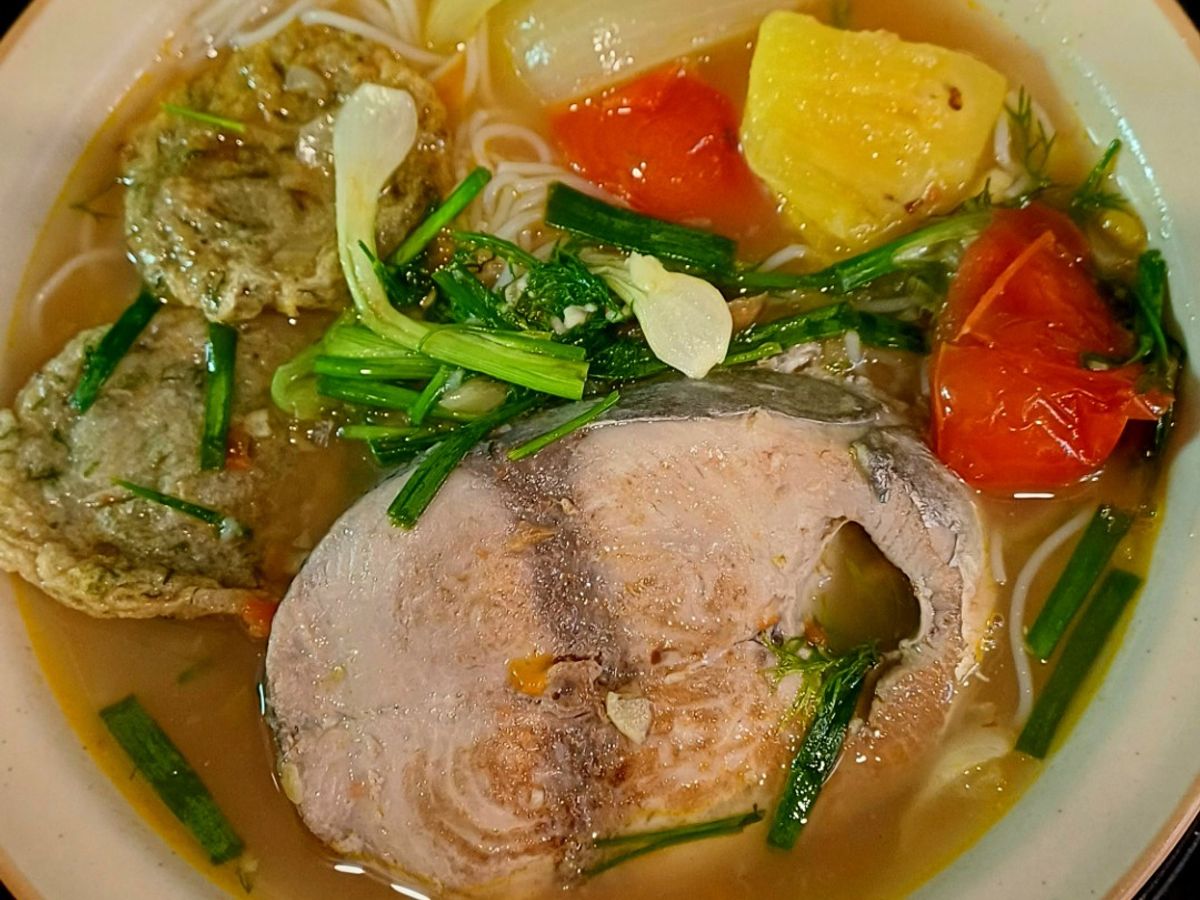 Bún cá ngừ, chả cá