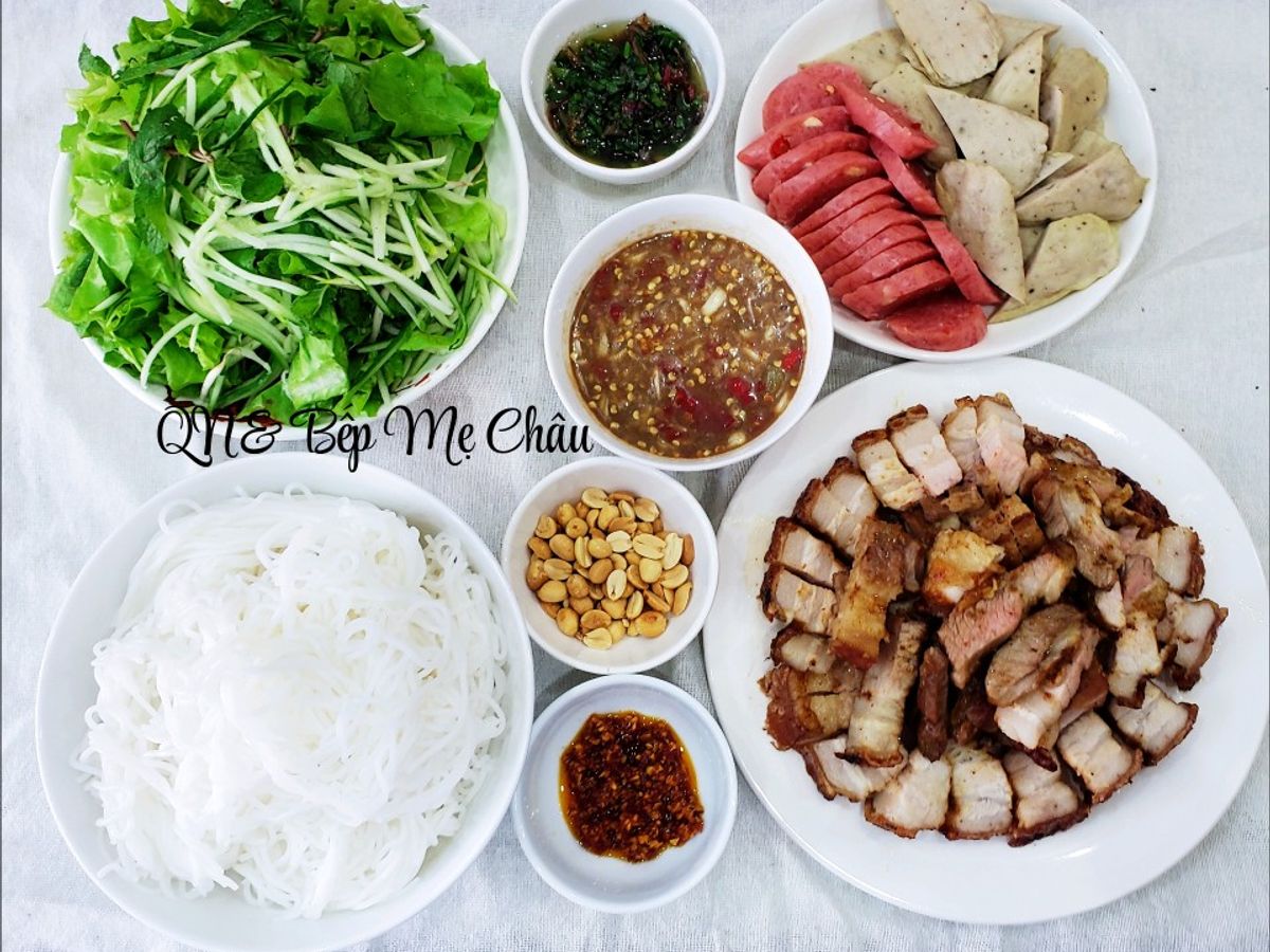 Bún mắm nêm thịt quay