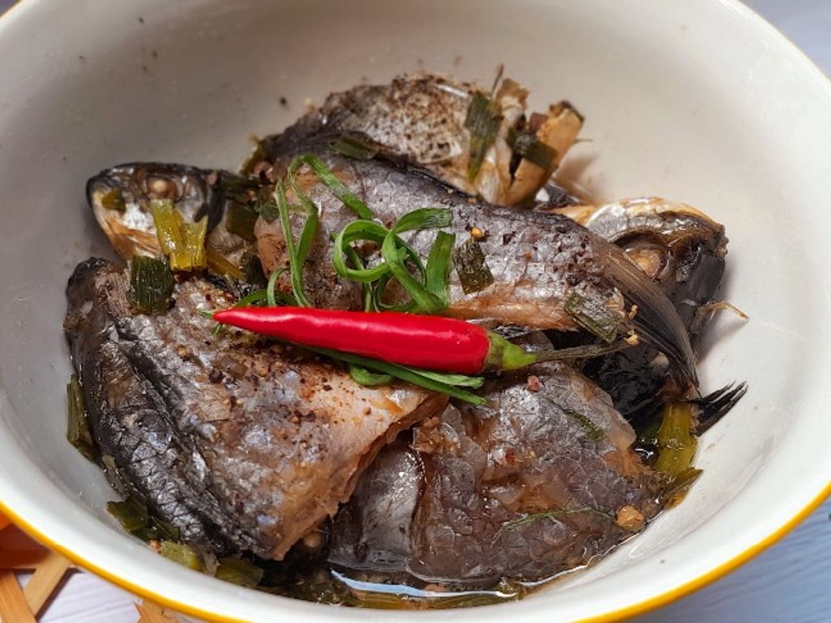 Cá diếc hấp nước tương