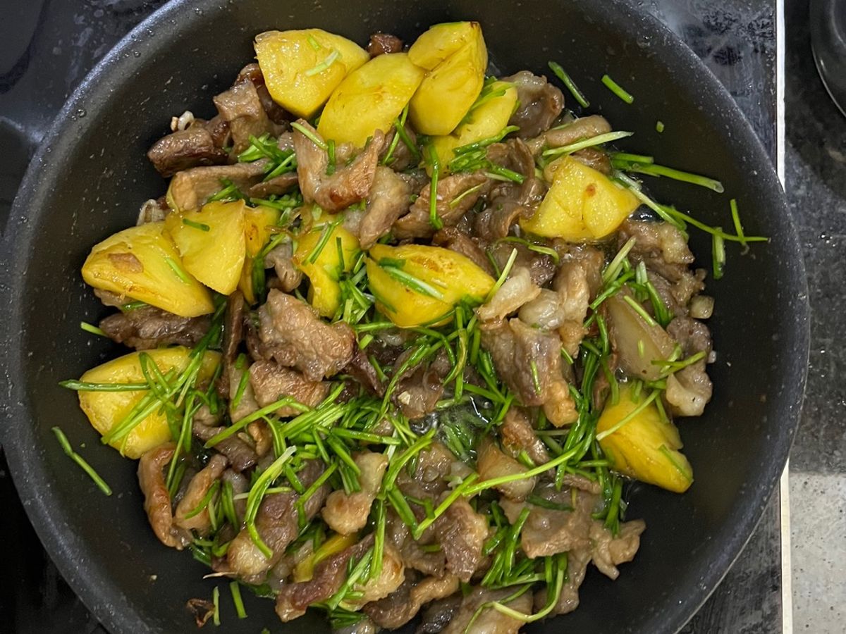 Thịt lợn rang dứa (trái thơm)