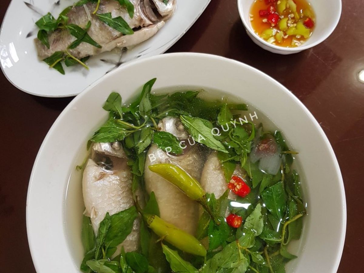 Cá diếc trứng nấu rau răm
