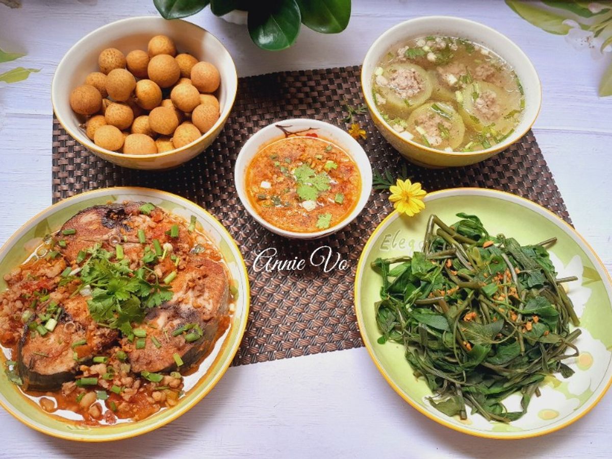 Mâm cơm 4 món hấp dẫn