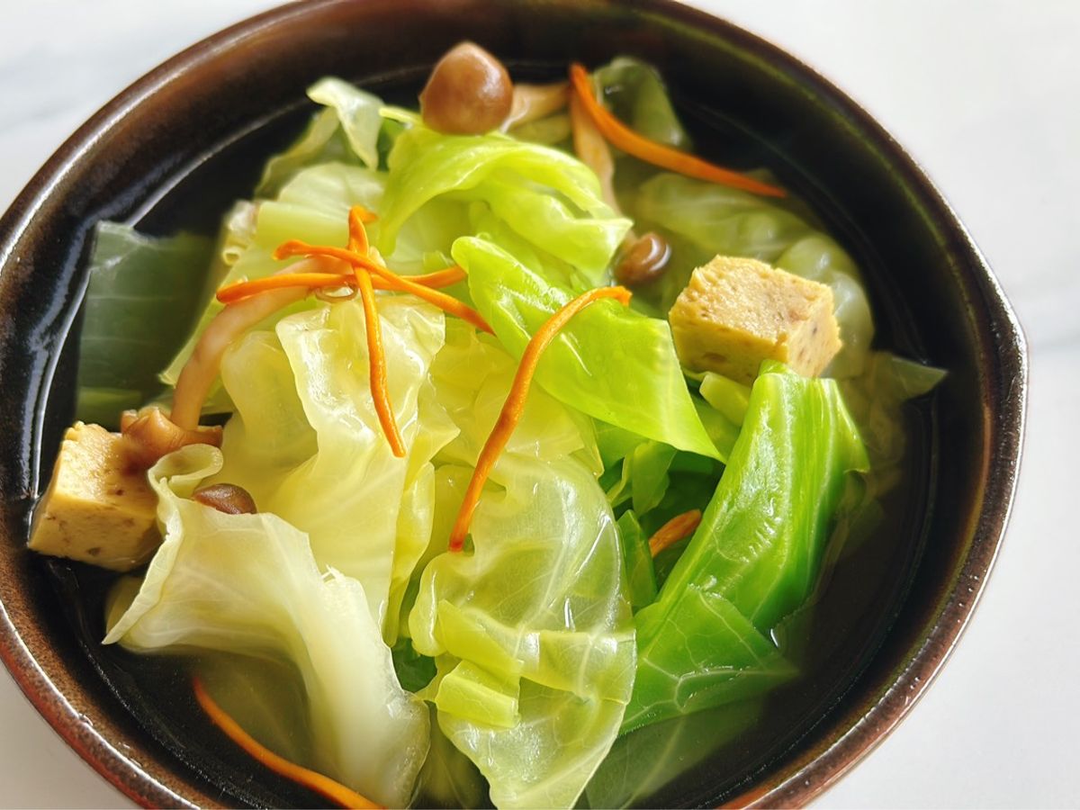 Canh cải bắp nấu nấm hạ thảo