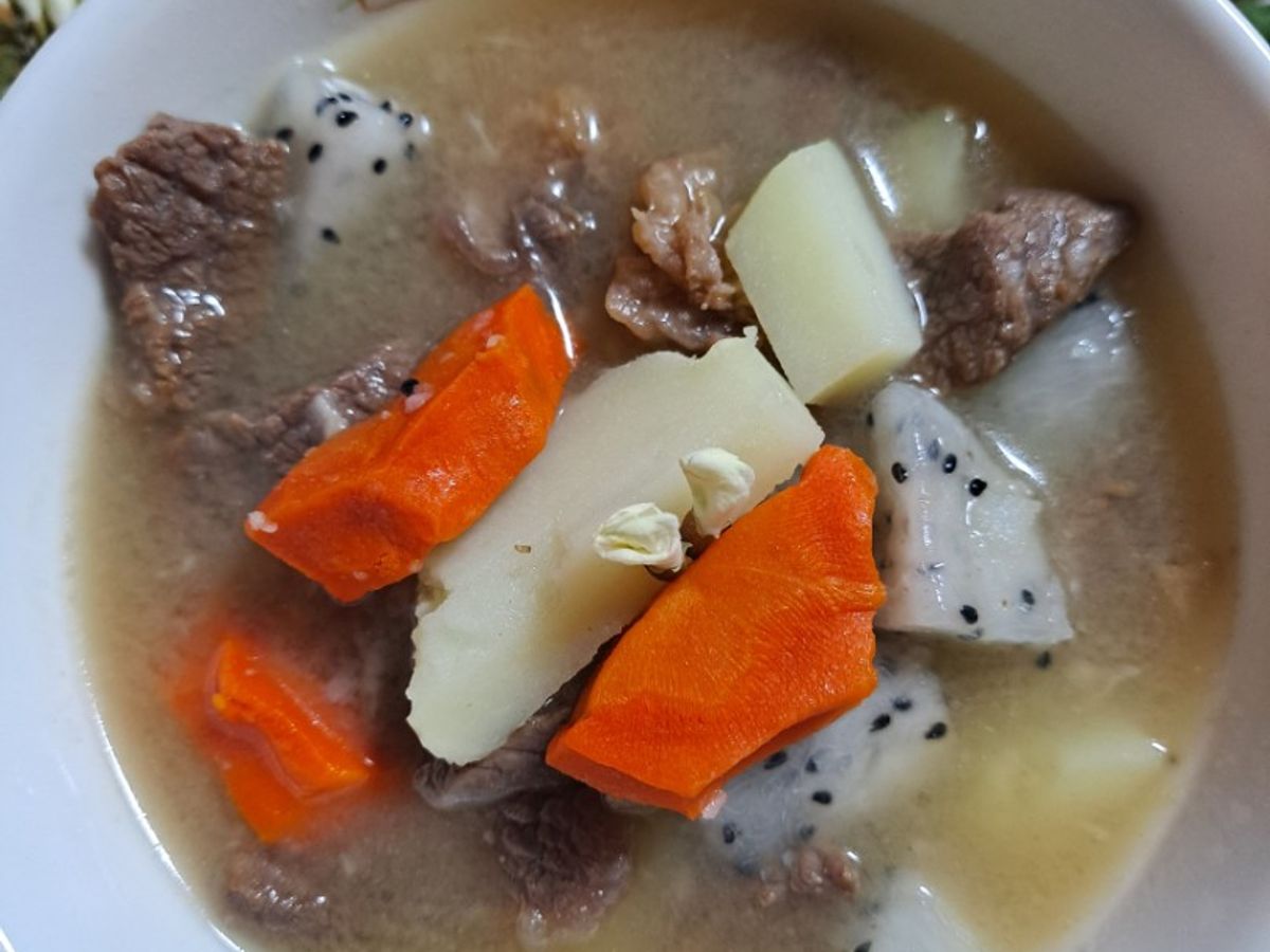 Canh thịt bò khoai tây cà rốt thanh long