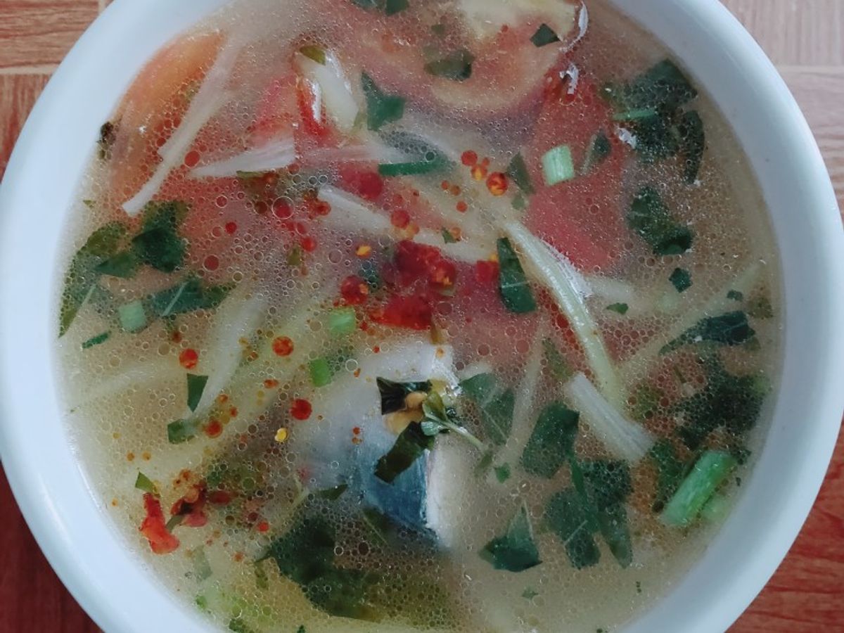 Canh cá nấu cà, cần tây