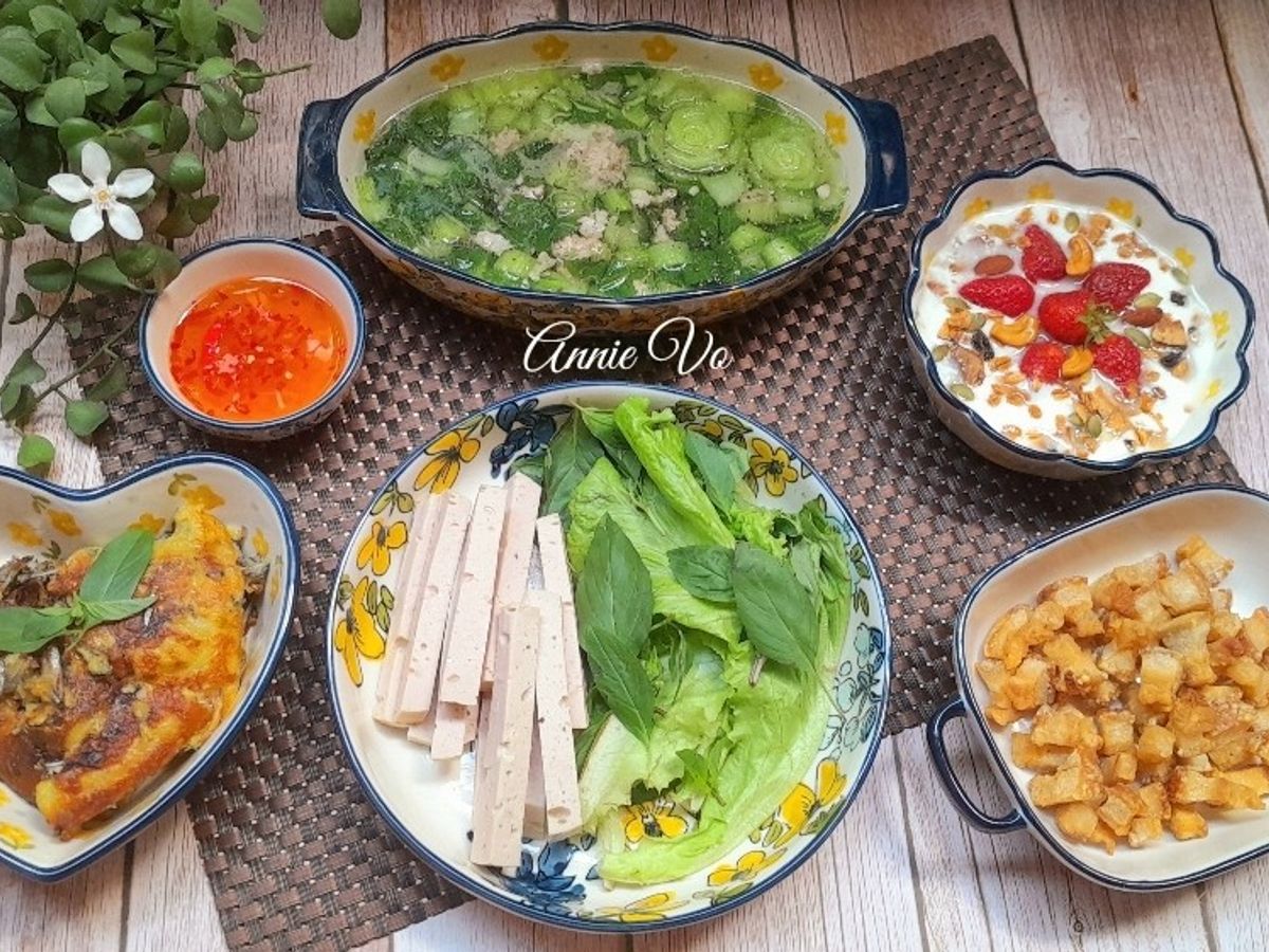 Cơm nhà nhiều món ăn ngon